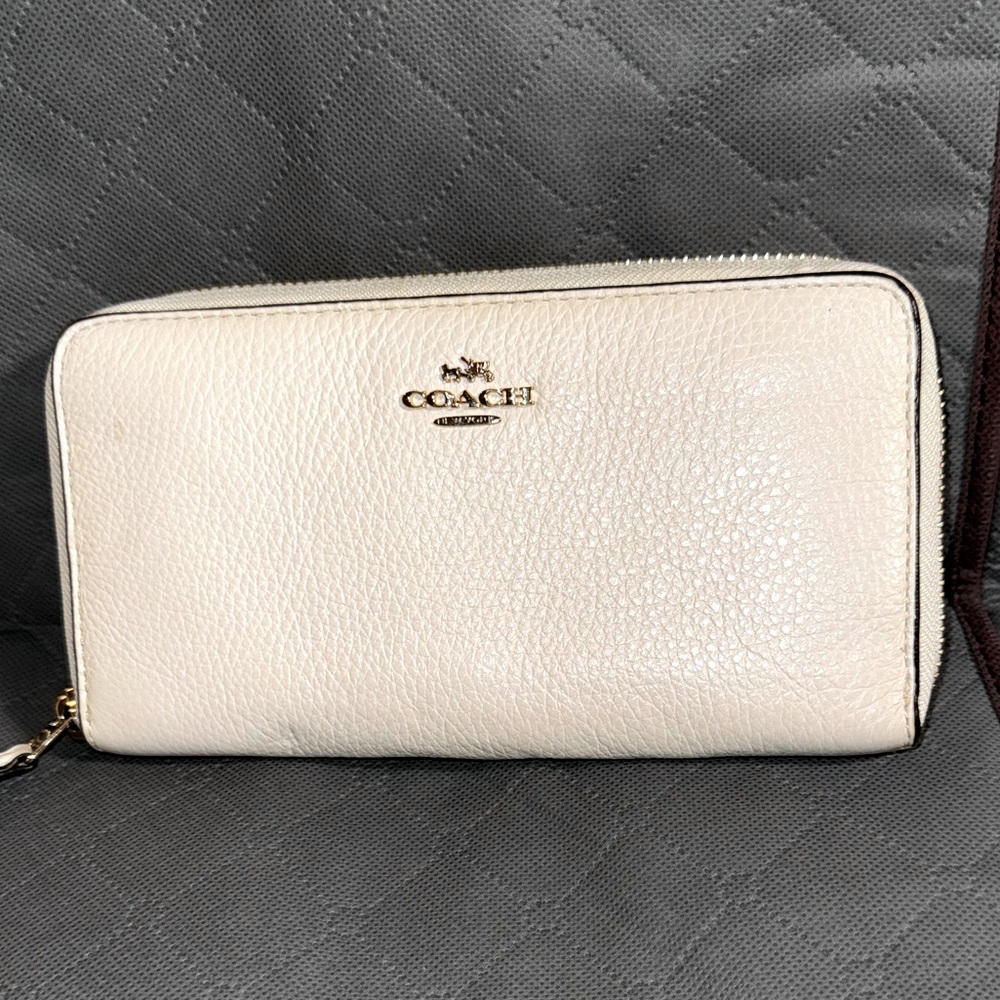 Coach ivory leather clutch wallet